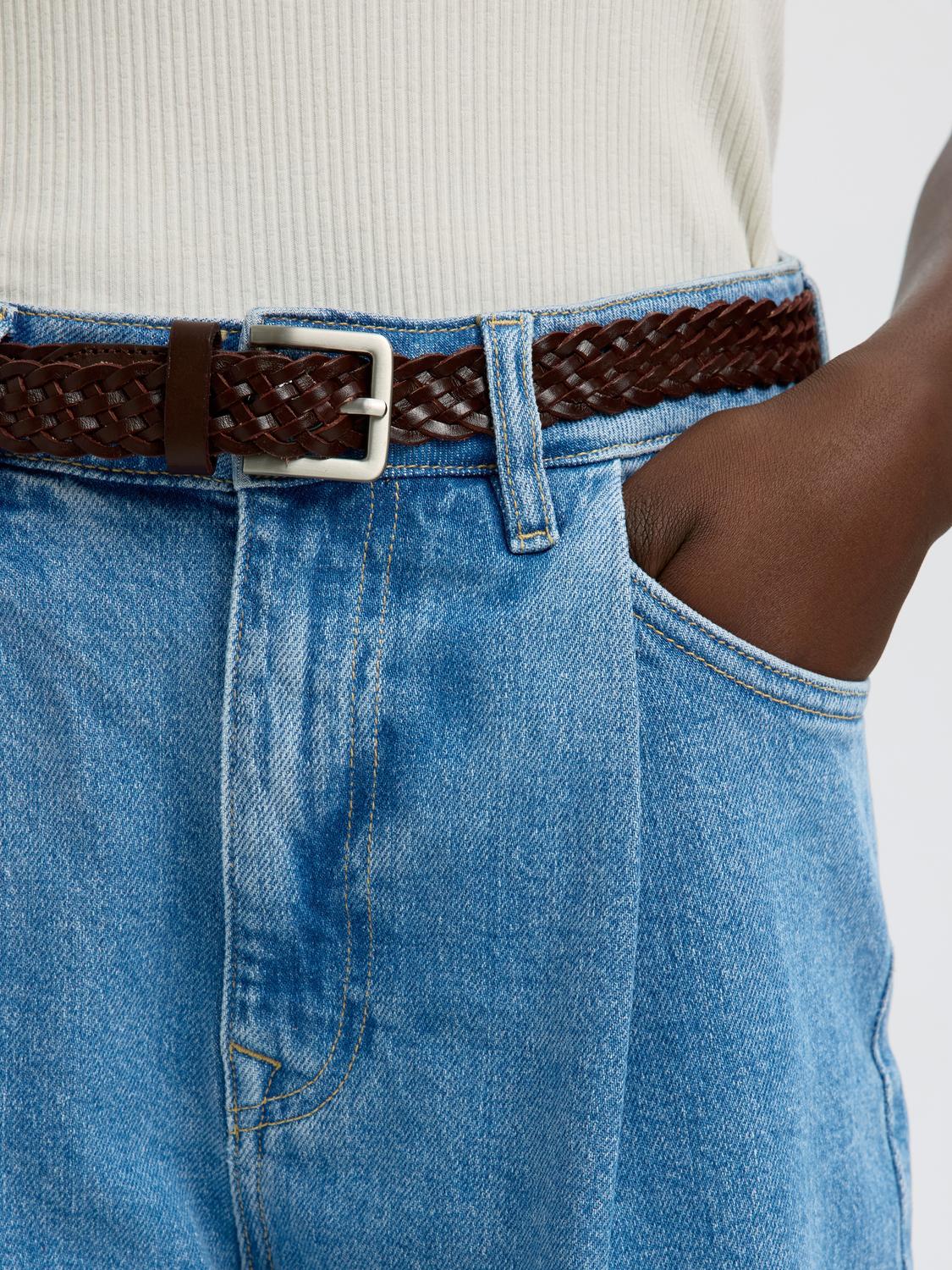 model_shot-detail